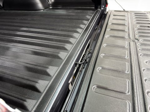 Toyota Hilux INVINCIBLE X 4WD 48V MHEV AUTO 20