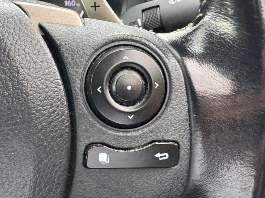 2016 Lexus Is — image 30
