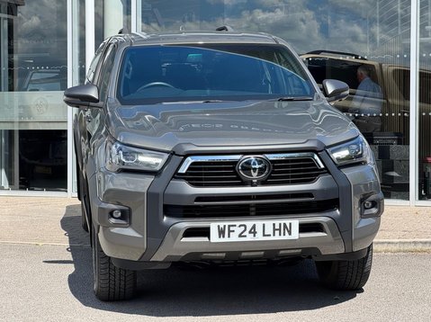 Toyota Hilux INVINCIBLE X 4WD D-4D DCB 2