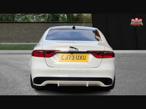Jaguar XF R-DYNAMIC S 8