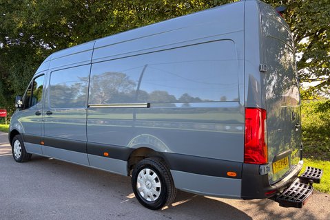 Mercedes-Benz Sprinter 319 Cdi Premium - with In-Built Bed + Diesel Heater 6
