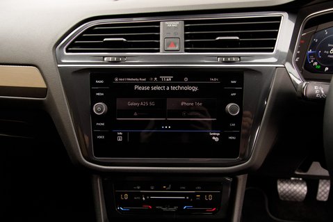 Volkswagen Tiguan Allspace LIFE TSI DSG 29
