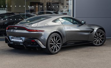 Aston Martin V8 Vantage 4