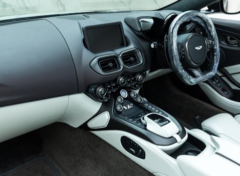 Aston Martin V12 Vantage Roadster 14