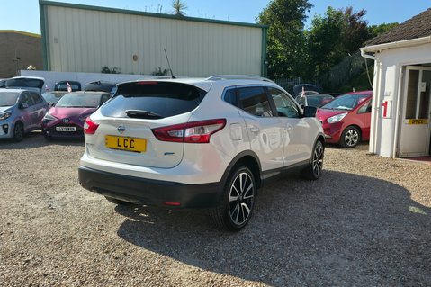 Nissan Qashqai DCI TEKNA.. 8 SERVICES.. 1 PREVIOUS KEEPER.. £20 ROAD TAX.. 70MPG..STUNNING 9