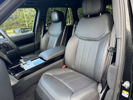 Land Rover Range Rover 3.0 Range Rover SE D MHEV Auto 4WD 5dr 33
