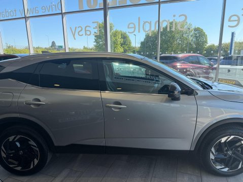 Nissan Qashqai 1.3 DIG-T MHEV N-Connecta XTRON Euro 6 (s/s) 5dr 7