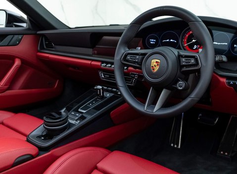 Porsche 911 Targa 4 GTS (992) 8