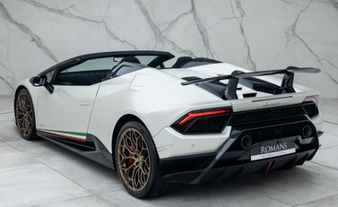 Lamborghini Huracan Spyder LP640-4 Performante 12