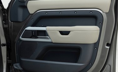 Land Rover Defender 110 XS Edition P400 23