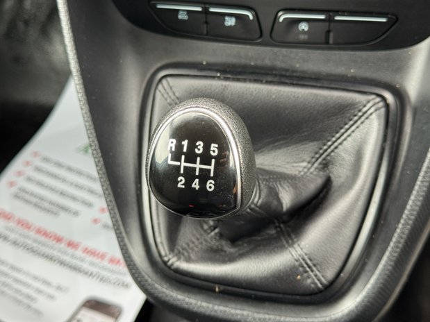 Ford Transit Connect SWB L1H1 [SOLD SM] Low Roof 200 Leader Sensors EURO 6 37
