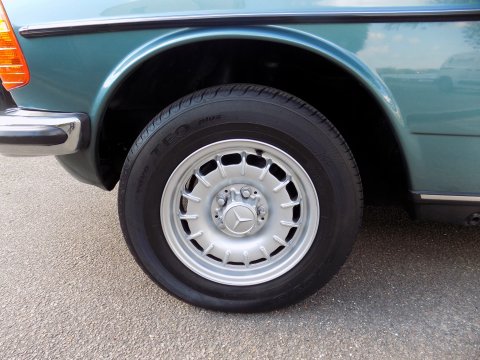 Mercedes-Benz W123 230 CE Pillarless Coupe 69