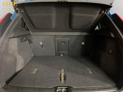 Volvo XC40 2.0 B3 MHEV Plus Dark SUV 5dr Petrol Hybrid DCT Auto Euro 6 (s/s) (163 ps) 20
