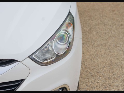 Hyundai ix35 2.0 ix35 Premium 4WD CRDI Auto 4WD 5dr 28