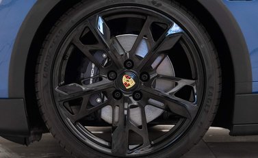 Porsche Taycan 4 CROSS TURISMO 16