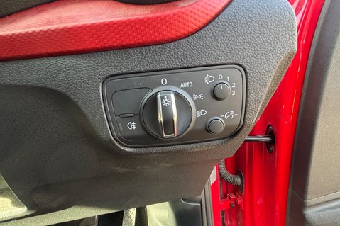 Audi Q2 TFSI SPORT..1 PREVIOUS OWNER,5 SERVICES,SAT NAV,CLIMATE CONTROL 9