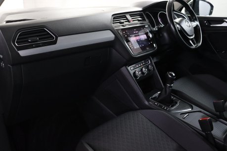 Volkswagen Tiguan SE NAV TSI 33