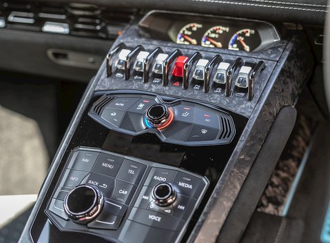 Lamborghini Huracan LP640-4 Performante 18