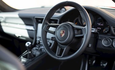 Porsche 911 GT3 Touring 11