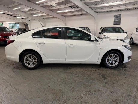 Vauxhall Insignia 2.0 CDTi ecoFLEX Design Euro 5 (s/s) 5dr 7
