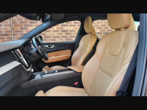 Volvo XC60 B4 INSCRIPTION AWD 37