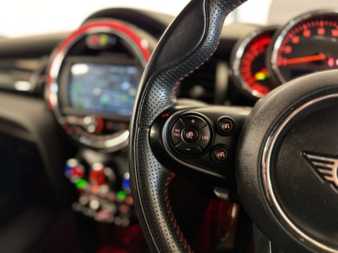 Mini Hatch 1.5 Cooper Sport 3dr 23
