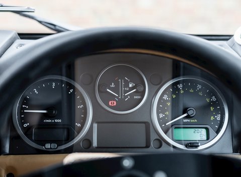 Land Rover Defender 90 XS Bowler 16