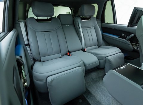 Land Rover Range Rover P615 SV LWB 18