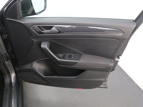 Volkswagen T-Roc 1.5 TSI EVO SEL Euro 6 (s/s) 5dr 19