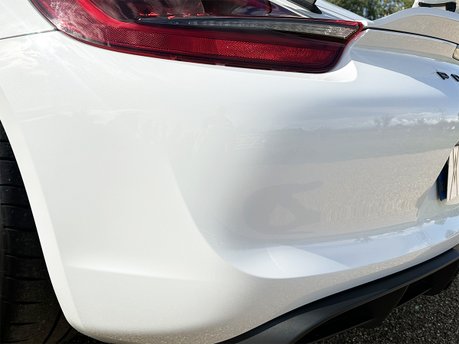 Porsche Cayman GT4 22