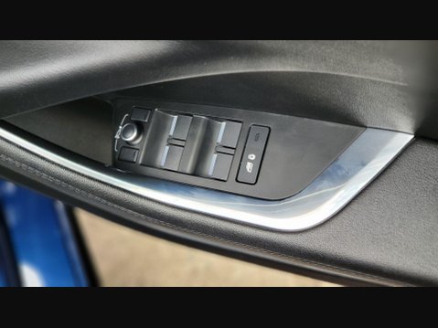 Jaguar XE R-DYNAMIC BLACK MHEV 21