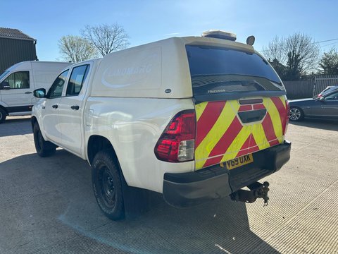 Toyota Hilux ACTIVE 4WD D-4D DCB 2