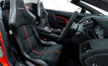 Aston Martin V12 Vantage S Roadster 14
