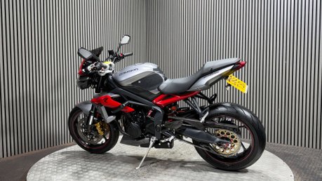 Triumph Street Triple R 2013 ONLY 21K QUICK SHIFTER, LOADS OF EXTRAS, LONG MOT 6