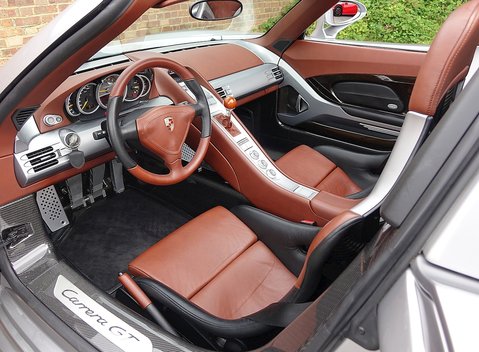 Porsche Carrera GT 21