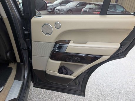 Land Rover Range Rover 4.4 Range Rover Vogue SE SDV8 Auto 4WD 5dr 19