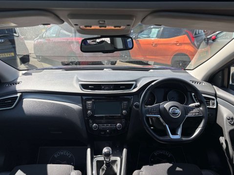 Nissan Qashqai 1.3 Qashqai N-Connecta DiG-T 5dr 45