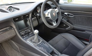 Porsche 911 (991) Carrera GTS 18