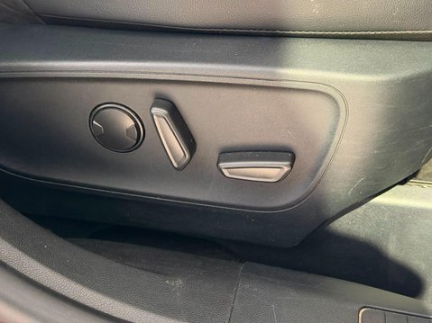 Ford Kuga 2.5h Duratec ST-Line X Edition CVT Euro 6 (s/s) 5dr 33