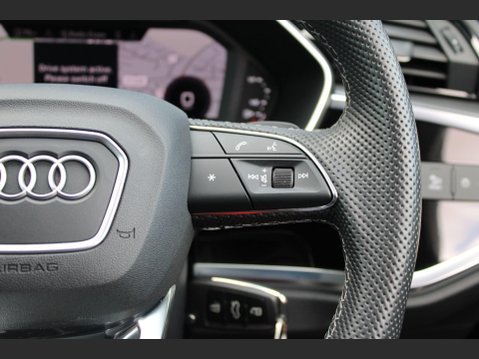 Audi Q3 TFSI S LINE BLACK EDITION 17