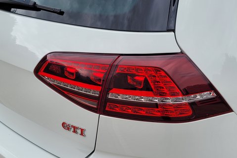 Volkswagen Golf GTI 16