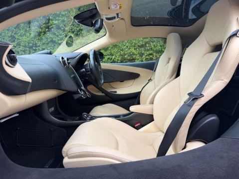 McLaren 570 3.8 570GT Coupe Semi-Auto 3dr 31