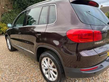 Volkswagen Tiguan 2.0 TDI BlueMotion Tech SE DSG 4WD Euro 5 (s/s) 5dr 12