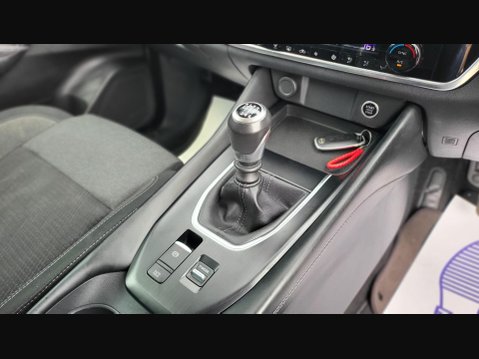 Nissan Qashqai DIG-T N-CONNECTA MHEV 14