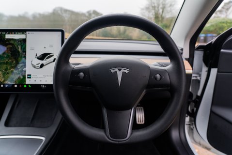 Tesla Model 3 PERFORMANCE 11