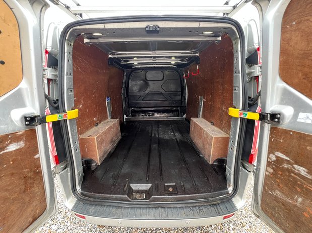 Ford Transit Custom SWB L1H1 Low Roof Limited 270 Air Con Alloys Sensors EURO 6 NO VAT 10