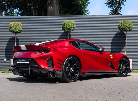 Ferrari 812 Competizione 4