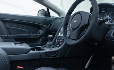 Aston Martin V12 Vantage S ROADSTER 13