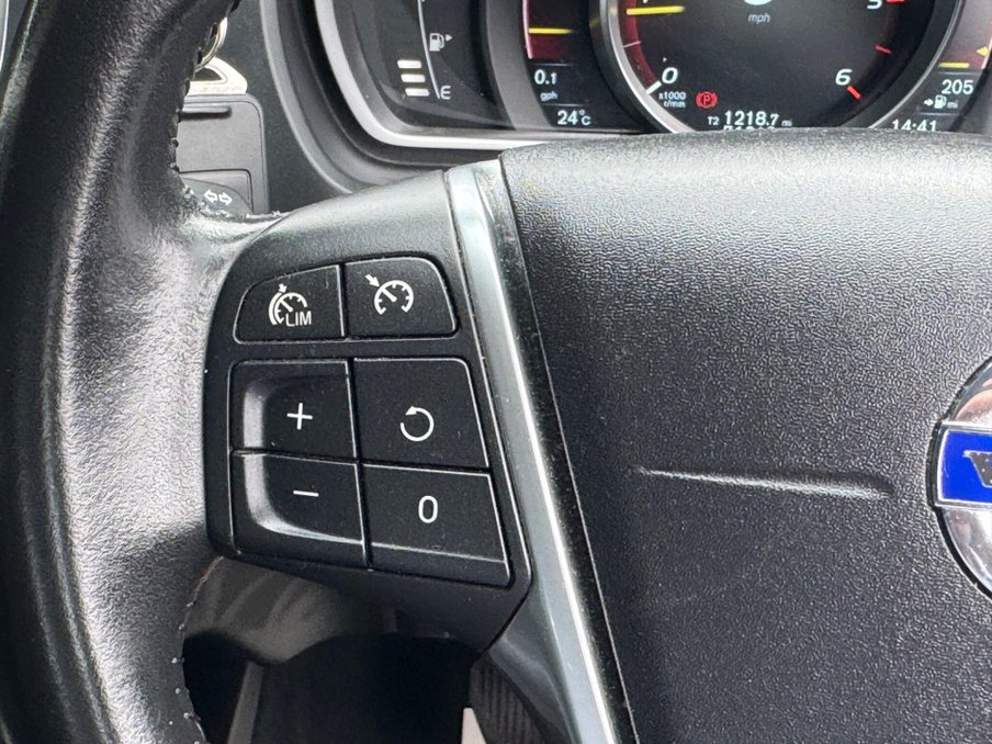 2015 Volvo V40 — image 30