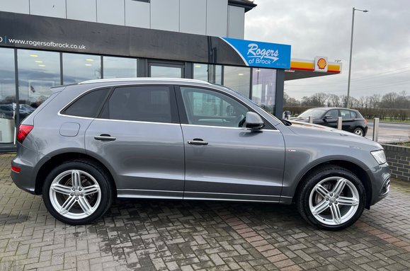 Audi Q5 2.0 TDI QUATTRO S LINE PLUS 9